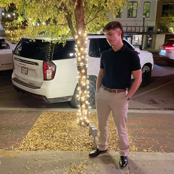 Meet your Posher, Shelton - Picture 1 of 1